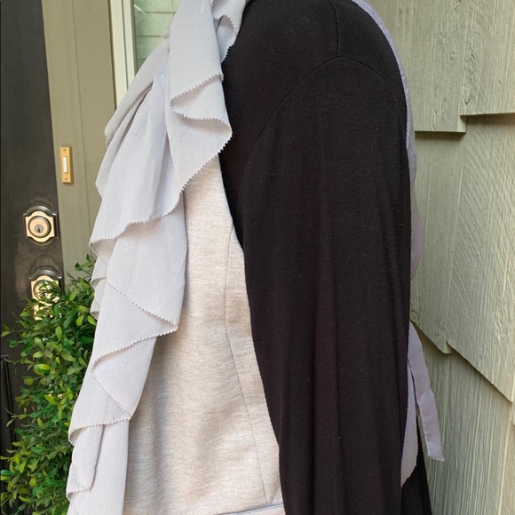 Removable Ruffle Vest - Picture 2 of 8